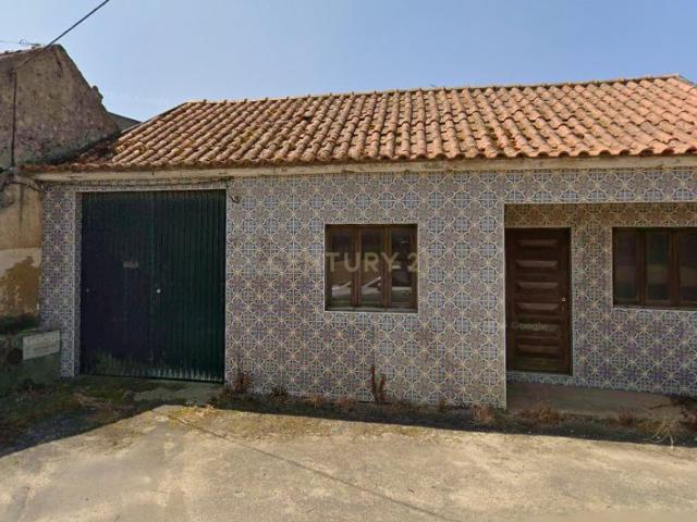 Moradia T2 para restauro Ouca