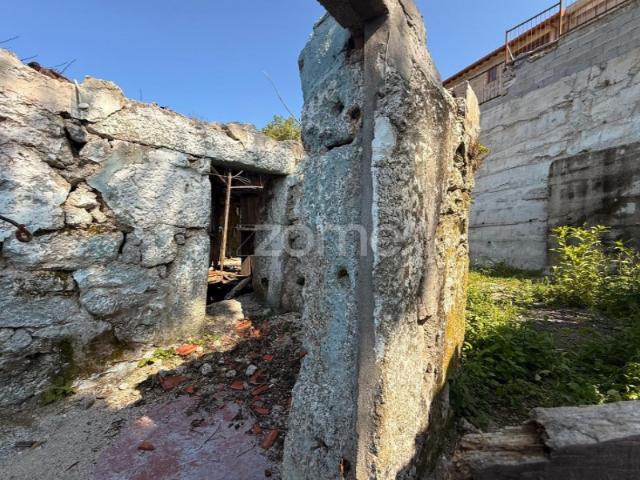 Moradia T2 para restauro localizada em Tabuaças, Vieira do Minho