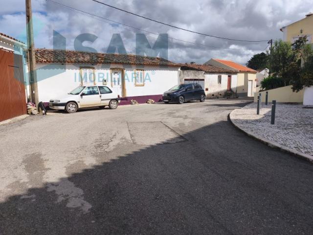 Moradia T2 para restauro no Vilar