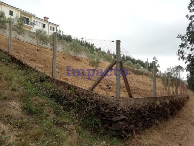 Moradia T2 para restaurar em Castelo de Paiva