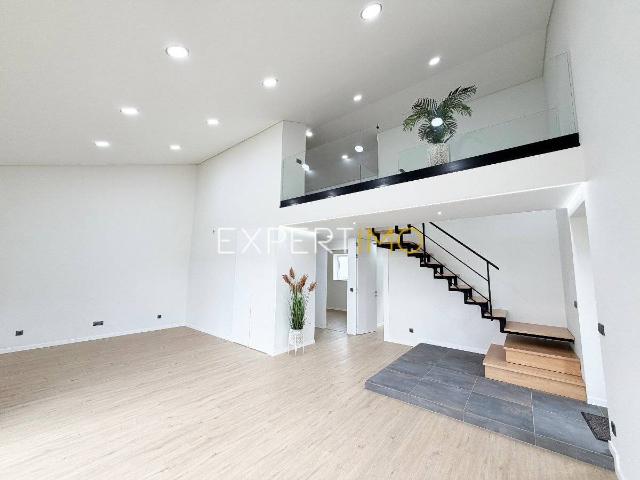 Moradia T2 possível T3 com mezzanine, espaço externo e jardim no centro de Cantanhede
