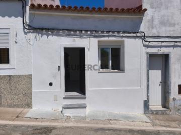 Moradia T2 Remodelada com Terraço em Moura Charme Alentejano e Excelente Oportunidade