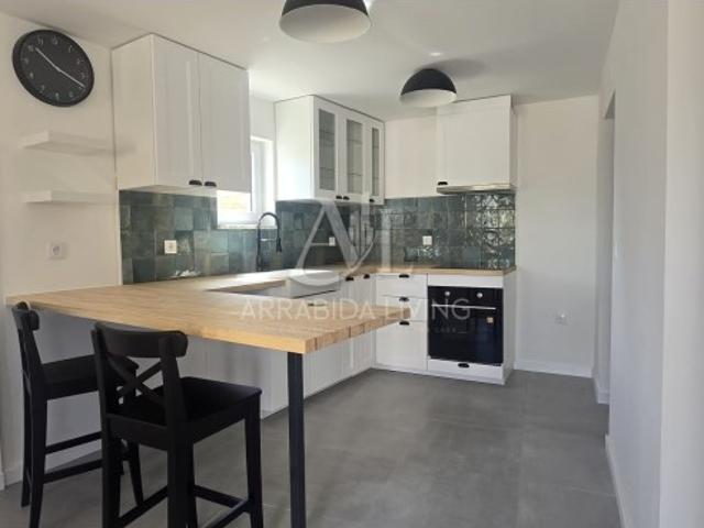 Moradia T2 Remodelada com Vista Rio em Zona Premium