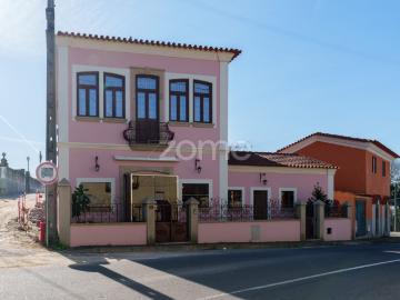 Oportunidade Única de Investimento | Moradia Bi Familiar