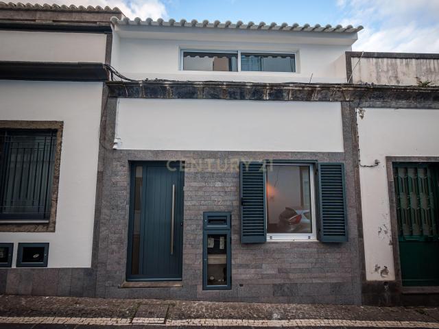 Moradia T2 Remodelada em Ponta Delgada – Rua Vila Nova