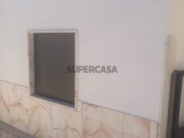 Moradia T2 remodelada no centro de Bencatel