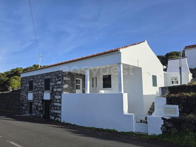 Moradia T2 Renovada no Guindaste, Candelária, Madalena Pico
