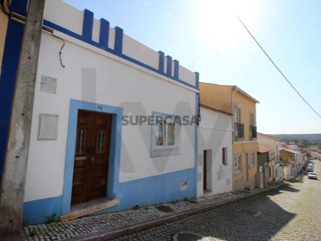 Moradia T2 Renovada com Terraço no Centro Histórico de Silves