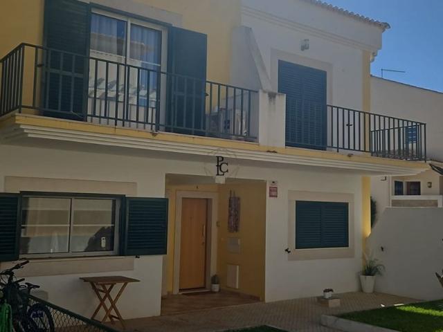 Moradia T2 Renovada e Mobilada com Jardim, Garagem e Piscina | 2 Suites