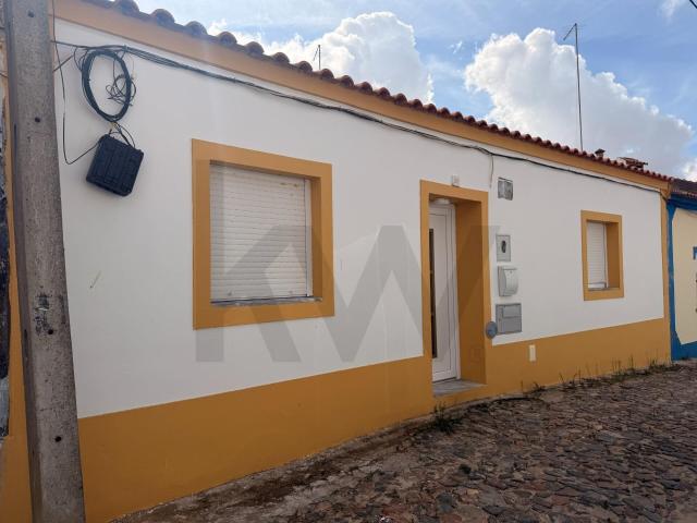 Moradia T2 Renovada Torrão