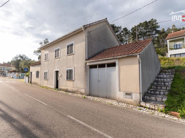 MORADIA T2 RES DO CHÃO E 1ºANDAR COM GARAGEM EM VALES OLIVAL
