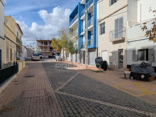 Moradia t2 restaurada em monte gordo para arrendamento anual