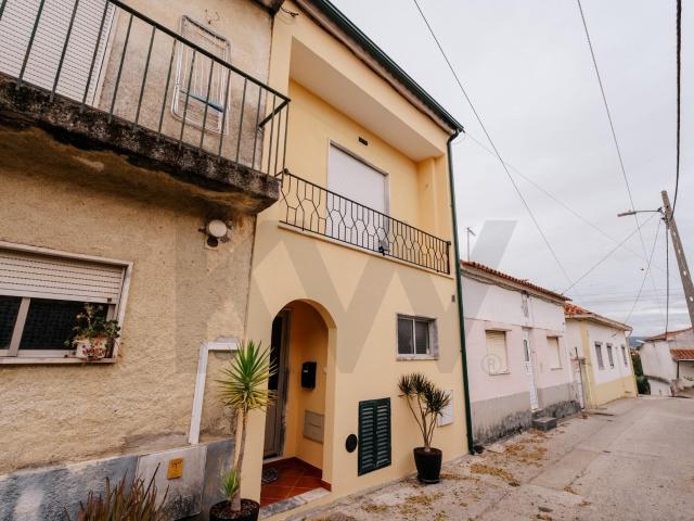 Moradia T2 + sótão Ribeira de Frades