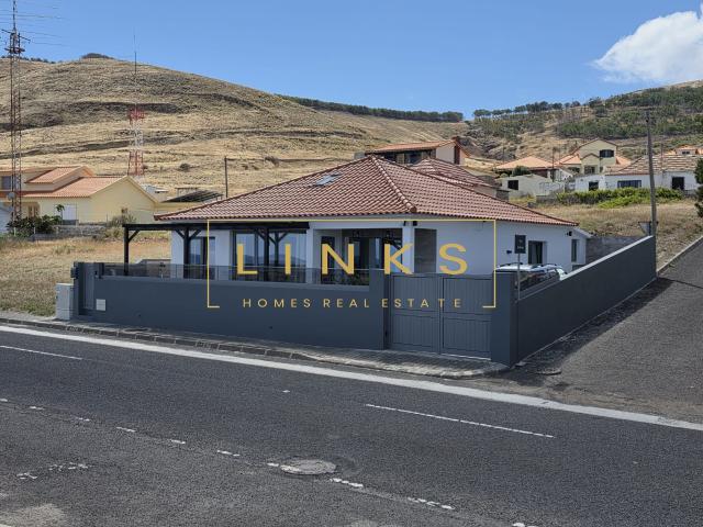 Moradia T2 + T0 com Vista Mar Porto Santo