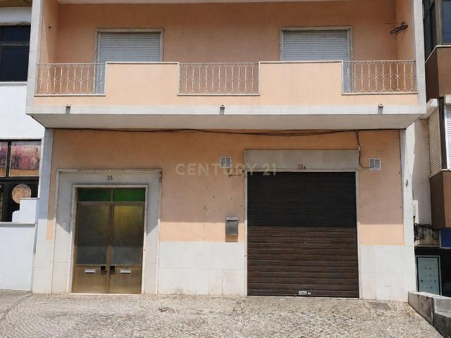 Moradia T2 | Terraço | Com loja ou garagem