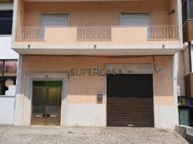 Moradia T2 | Terraço | Com loja ou garagem