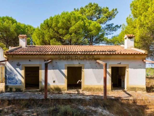 Moradia T2 térrea com 11.295 m² de terreno Pegões | Para reabilitação total