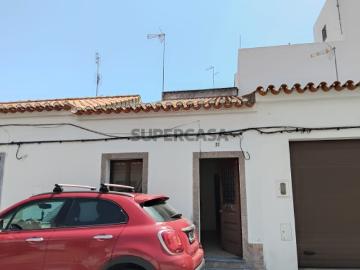 Moradia T2 Térrea para Restaurar na cidade de Moura