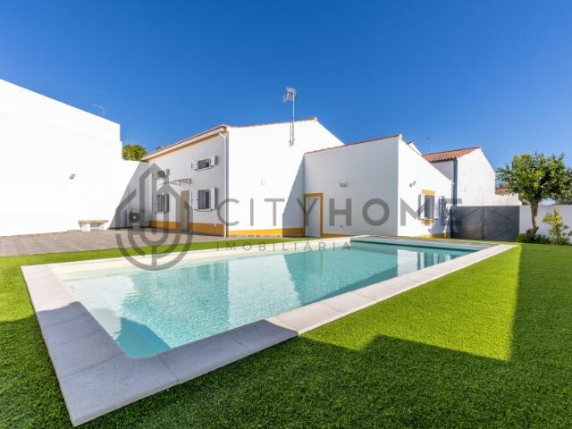 Moradia T2 Térrea recentemente Recuperada com piscina