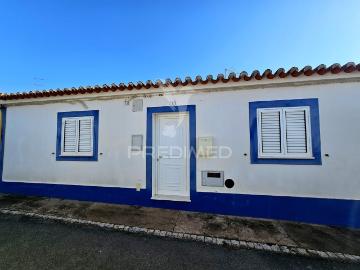 Moradia T2 + Terreno Urbano com potencial para nova habitação
