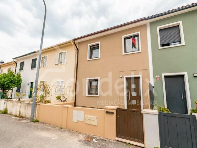 Moradia T2 · totalmente remodelada · Bairro da Vilarinha, Po. 0m² Ramalde