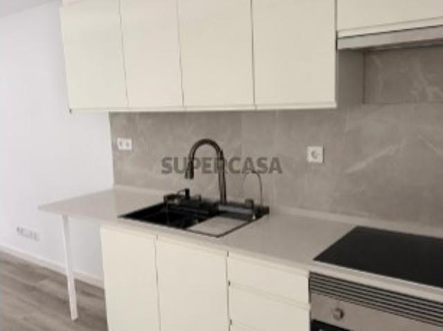 Moradia T2 totalmente remodelada com suíte e churrasqueira no Barreiro