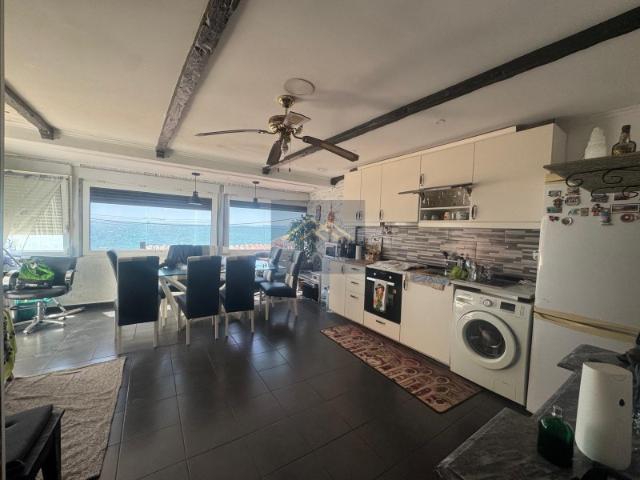 Moradia T2 Totalmente Remodelada com Vista Mar na Cova do Vapor