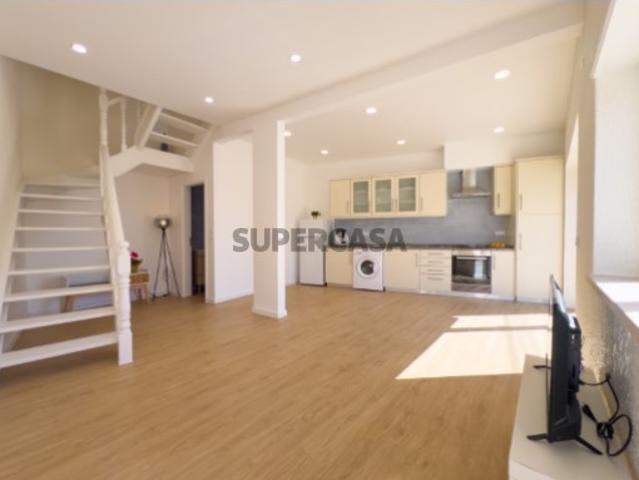 Moradia T2 totalmente remodelada com VISTA MAR a 4 minutos da praia Lourinhã