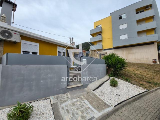 Moradia T2 Totalmente Renovado com Vista Mar na Areosa, Viana do Castelo