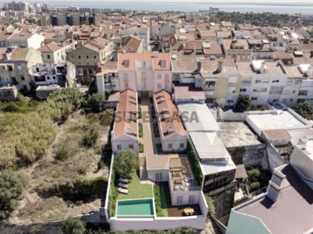 MORADIA T2 ÚNICA NO CENTRO de LISBOA I PISCINA I VISTA CIDADE