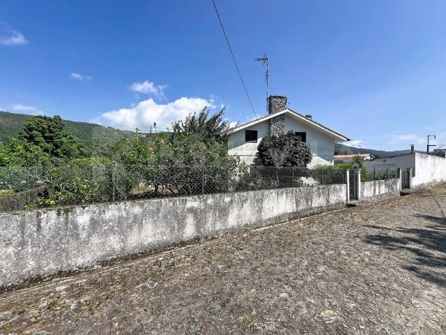Moradia T2 + 1 com garagem e jardim 89m² Moledo e Cristelo