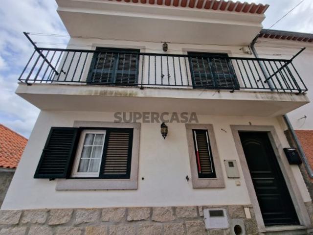 Moradia T2 + 1 de 2 pisos Renovada em Idanha a Nova
