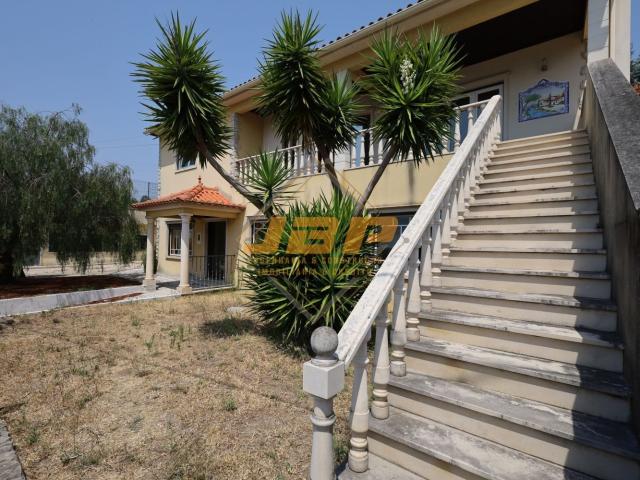 Moradia T2 + 2 661m² Pombal e Vales