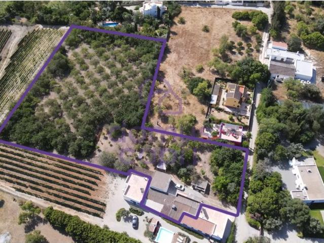 Moradia T2 + 2 para renovar em Arroio Luz de Tavira