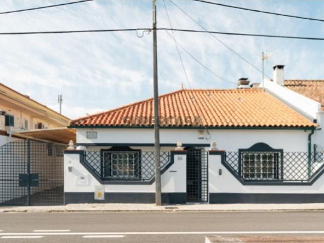 Moradia T2+T1 em Alhos Vedros