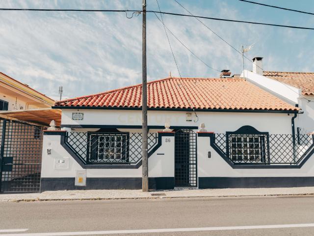 Moradia T2+T1 em Alhos Vedros com possibilidade de rentabilidade imediata!