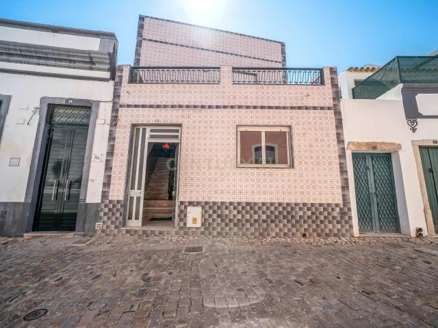 Moradia T3+1 |Terraço com vista Panorâmica sobre a Ria Formosa e a Igreja da Sé |Zona Histórica – Cidade Velha de Faro