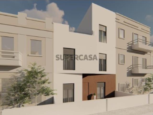 Moradia T3+1 Triplex com Vista sobre a Baía do Seixal