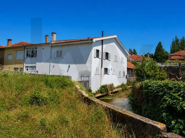 Moradia T3+1 Zona Histórica: Investimento Prime com Charme Ribeirinho