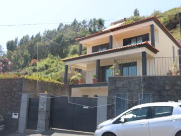 Moradia T3+1 c/ garagem para 3 carros Livramento