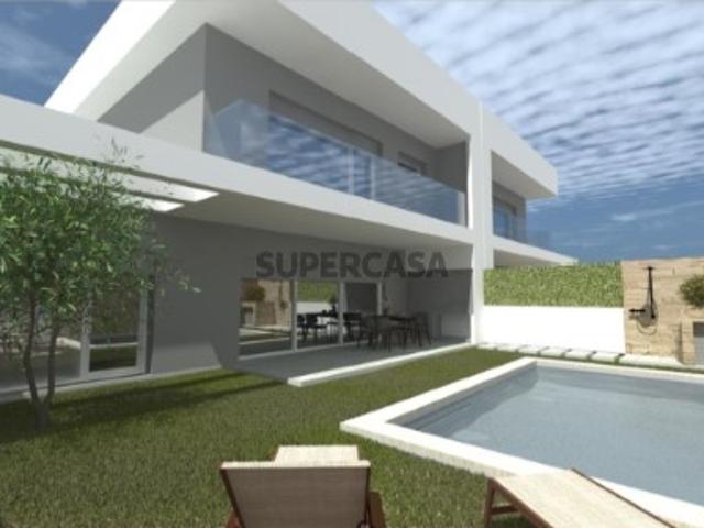 Moradia T3+1 com 2 Suites, Logradouro, Jardim e Piscina no Pinhal do General Fernão Ferro