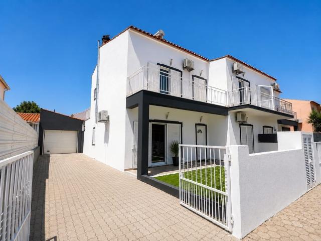 Moradia T3+1 com garagem e logradouro 229m² Algoz e Tunes