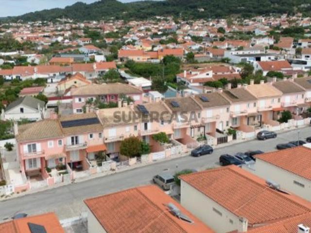 Moradia T3+1 com Garagem em Cabanas