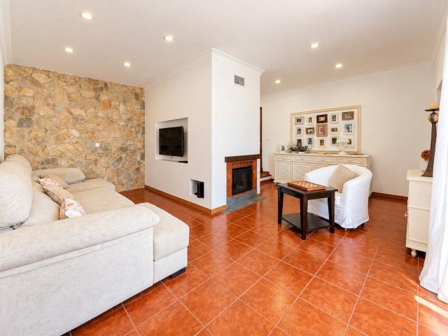 Moradia T3+1 com Garagem, Logradouro e Terraço em Aldeia Galega da Merceana, Alenquer