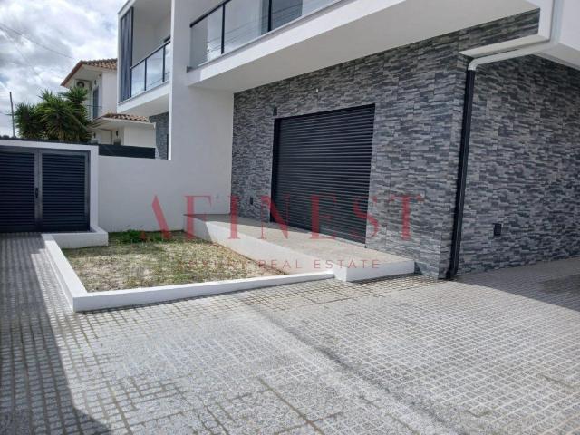 Moradia T3+1 com Excelentes Áreas e Espaço Exterior | Fernão. 130m² Fernão Ferro