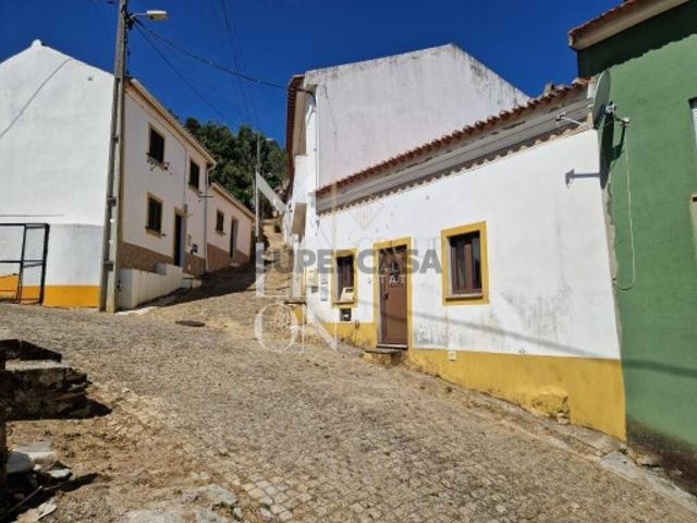 Moradia T3+1 com Sótão Amplo, Ruína e Potencial para Piscina | Gavião de Ródão