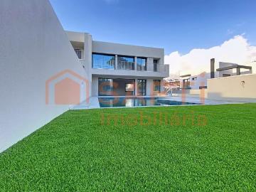 Moradia T3+1 com piscina aquecida e garagem em Barcarena 0m² Porto Salvo e Barcarena