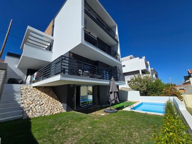 Moradia T3+1 com Piscina | Bairro da Milharada, Famões
