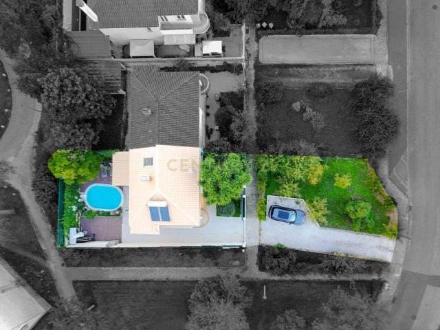 Moradia T3+1 com Piscina e Excelente Localização – Bairro da Encarnação, Lisboa