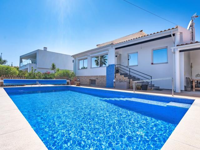 Moradia T3+1 com piscina e garagem 315m² Mexilhoeira Grande